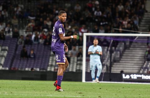 “Барселона” приобрела молодого защитника из “Тулузы”