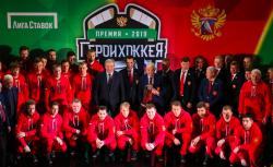 Кто получил награду премии «Герои Хоккея» от БК «Лига...