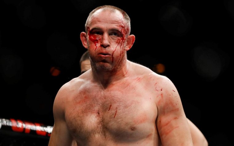 Российский топ-боец UFC подписал новый контракт с промоушеном