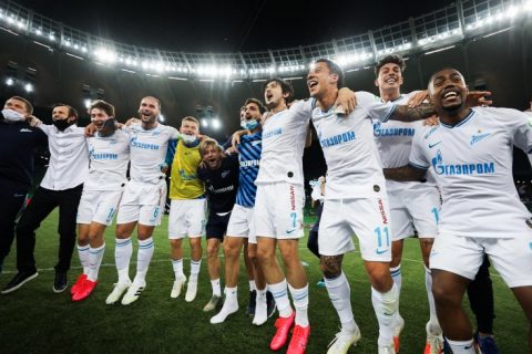 Фанаты ярко встретили чемпионский «Зенит» (фото)