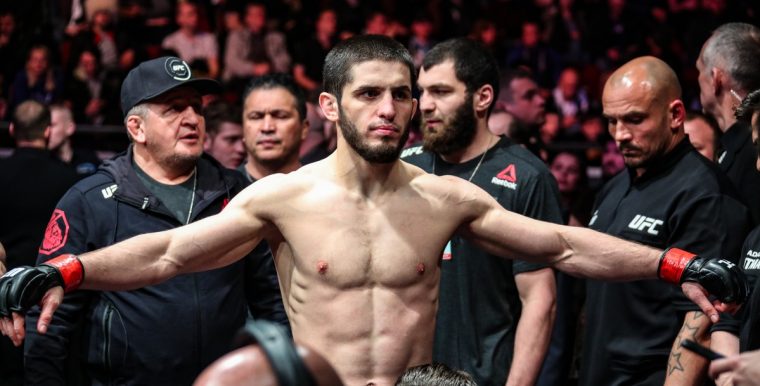 Букмекеры оценили шансы Махачева в бою с чемпионом UFC