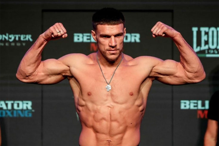 Россиянин победил топ-бойца и стал чемпионом Bellator