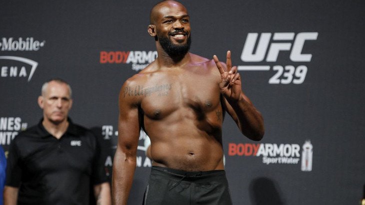 Лучший боец UFC освободил титул чемпиона