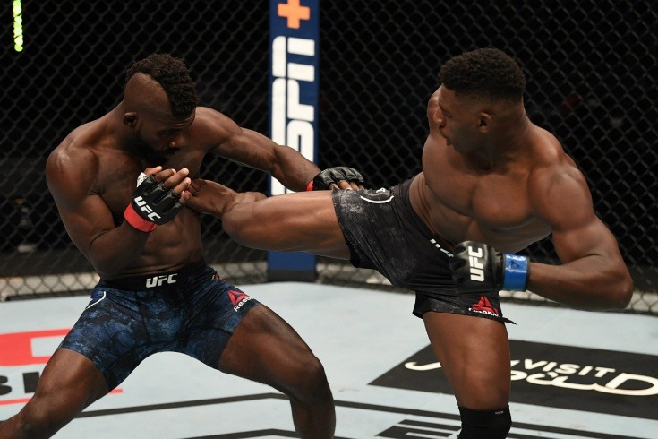 Безумный нокаут на UFC уже назвали лучшим в истории (видео)