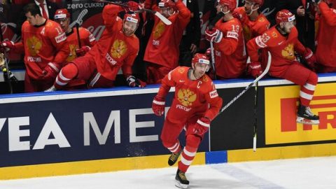 Чемпионат мира по хоккею 2021 года перенесут в Россию