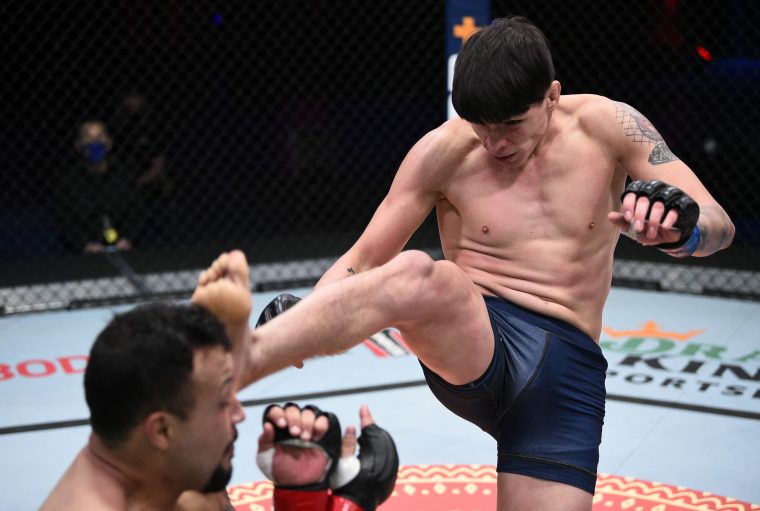 На шоу президента UFC все бои завершились яркими нокаутами (видео)