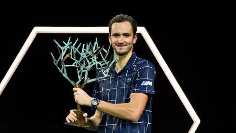 Даниил Медведев выиграл турнир в Париже