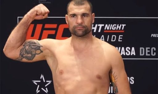 Легенда UFC получил страшную гематому в бою на последнем турнире
