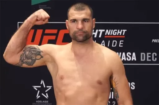 Легенда UFC получил страшную гематому в бою на последнем турнире