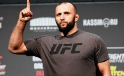 Российский боец UFC, устроивший драку на свадьбе,...