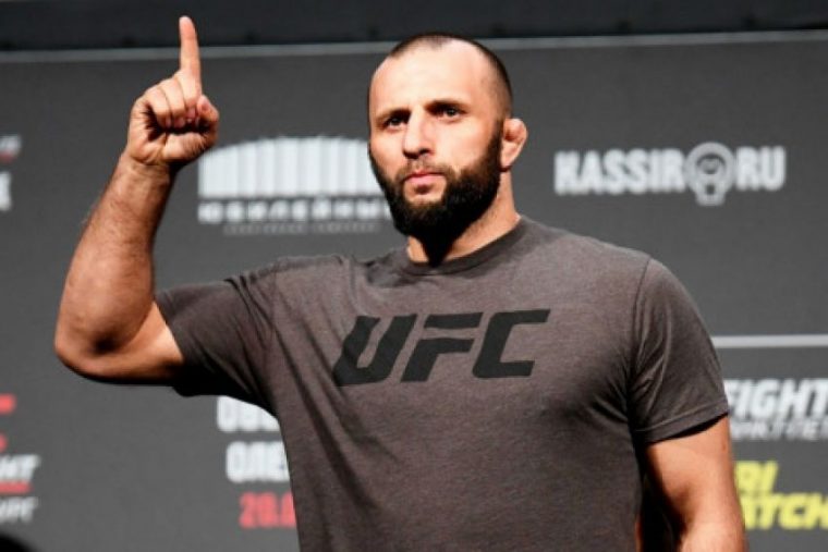 Российский боец UFC, устроивший драку на свадьбе, уволен из промоушена