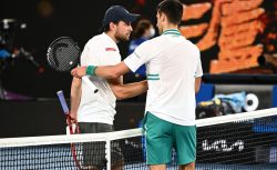 Джокович победил Карацева в полуфинале Australian Open