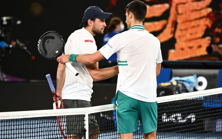 Джокович победил Карацева в полуфинале Australian Open