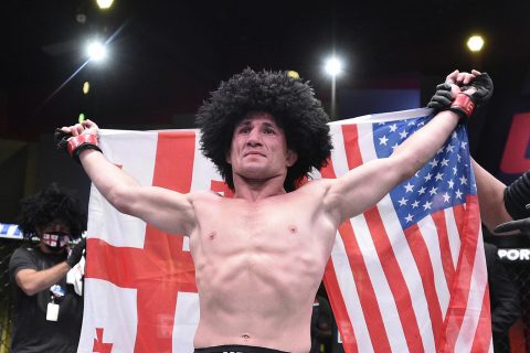 Грузинский боец UFC курьезно разбил голову об лед...