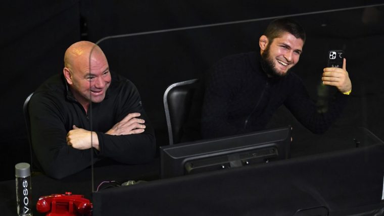 Восходящая звезда UFC попросил помощь у Хабиба во время боя
