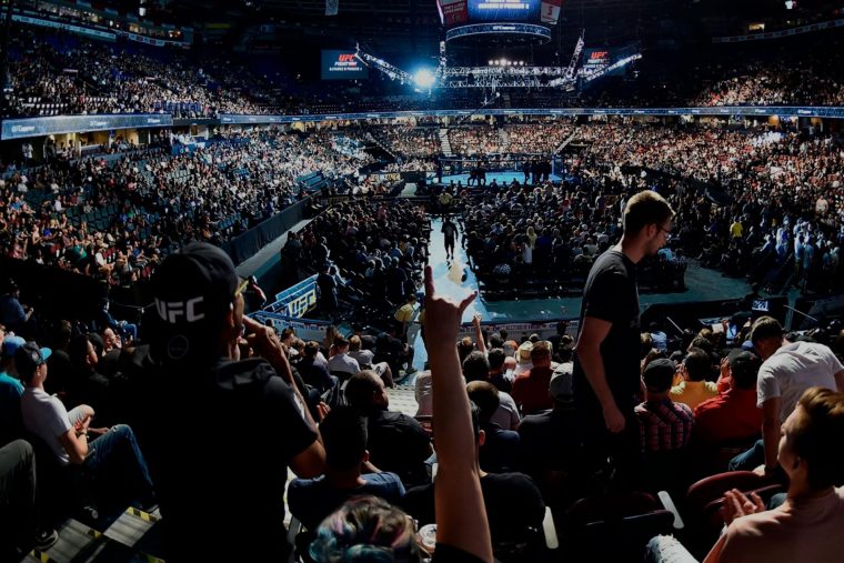 UFC проведет мощный турнир с полной заполняемостью арены впервые за год
