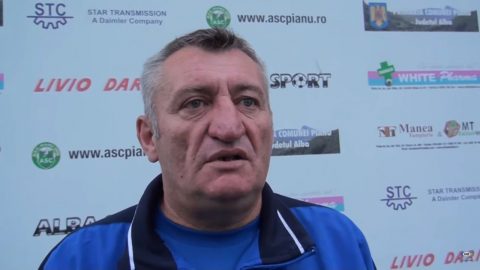 Тренер румынского клуба уволился из-за шутки на 1...