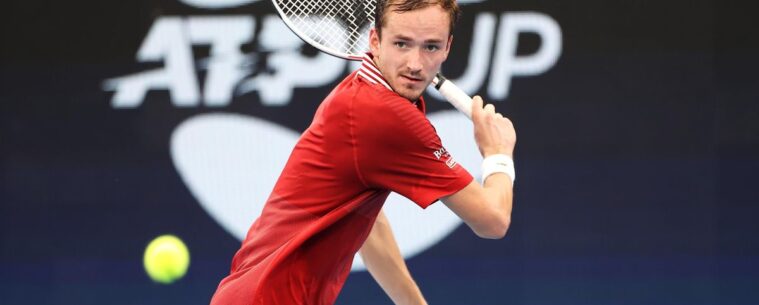 Медведев стал фаворитом Australian Open-2022 после скандала с Джоковичем