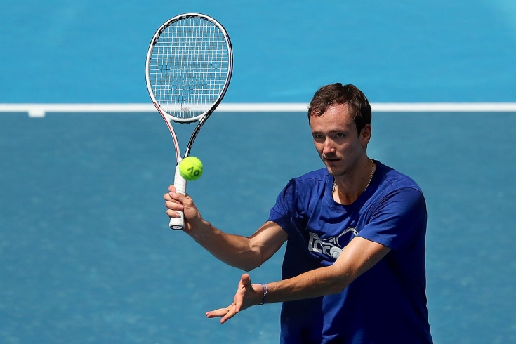 Медведев вновь фаворит Australian Open после окончательной депортации Джоковича