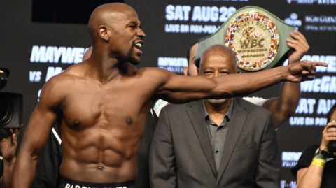 Флойд Мейвезер выиграл 52500 долларов за ставку на...