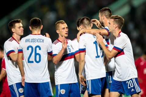 Россия считается явным фаворитом игры против...