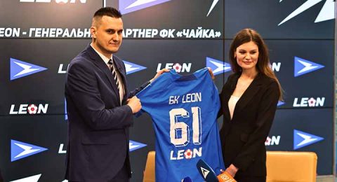 Букмекер Леон стал титульным спонсором «Чайки»