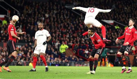 Манчестер Юнайтед упустил победу в ЛЕ