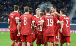 Известно число проданных билетов на матч Россия...