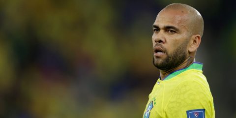 В сети появились слухи, что Дани Алвес покончил с собой