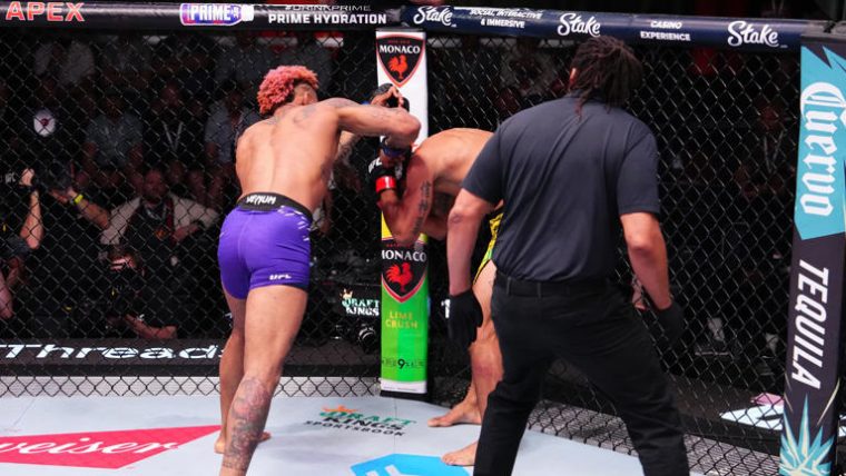 Майкл Моралес нокаутировал Гилберта Бернса в мэйн-эвенте турнира UFC Fight Night 256