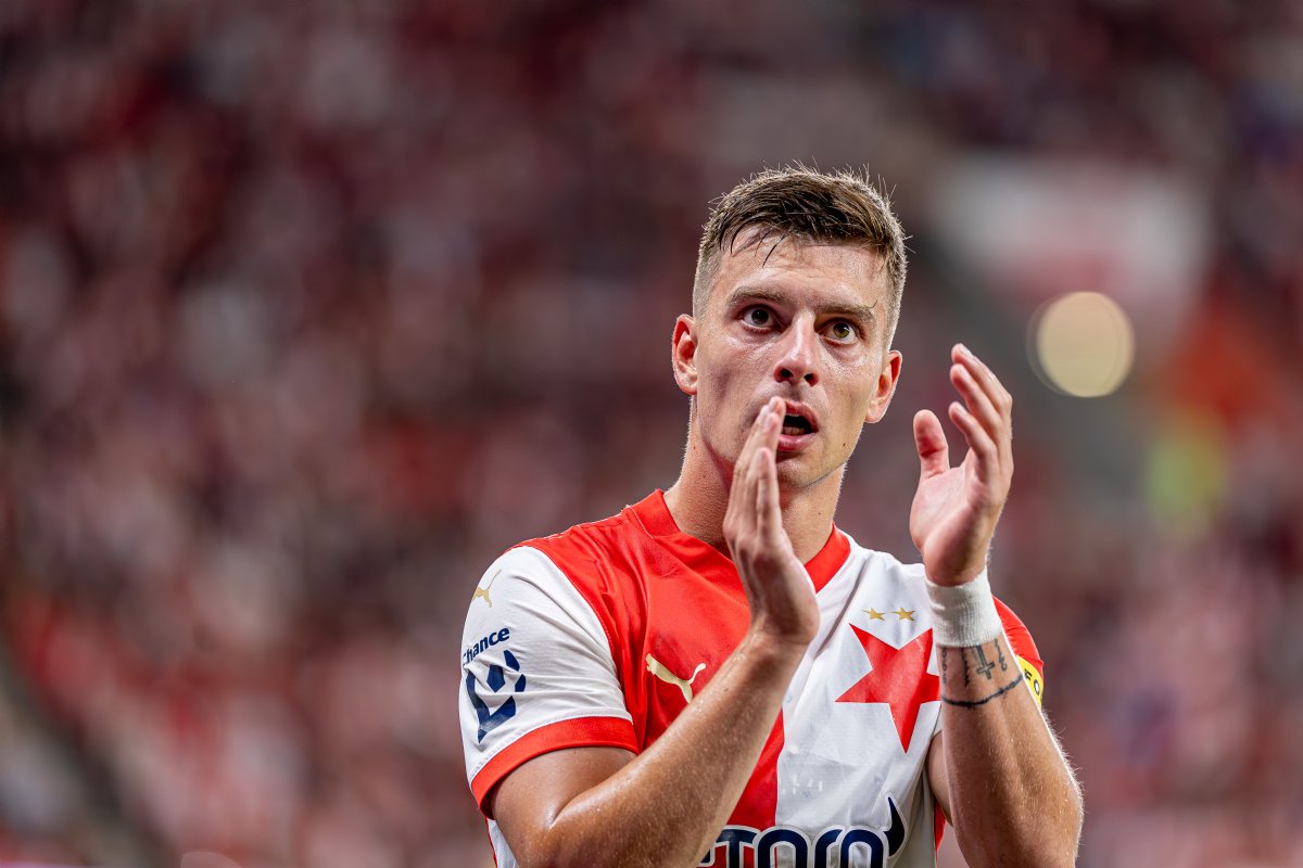 Игрок Славии благодарит болельщиков за поддержку