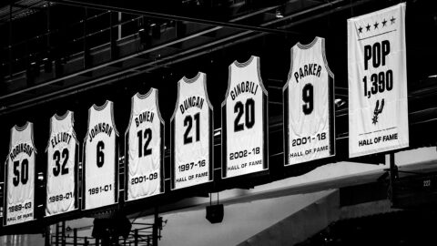 «Сан-Антонио Спёрс» увековечил баннер Грегга Поповича...