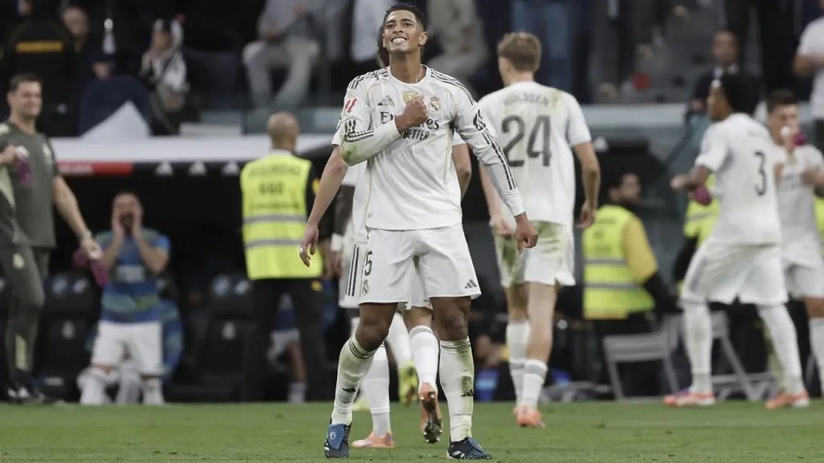 Беллингем празднует свой гол