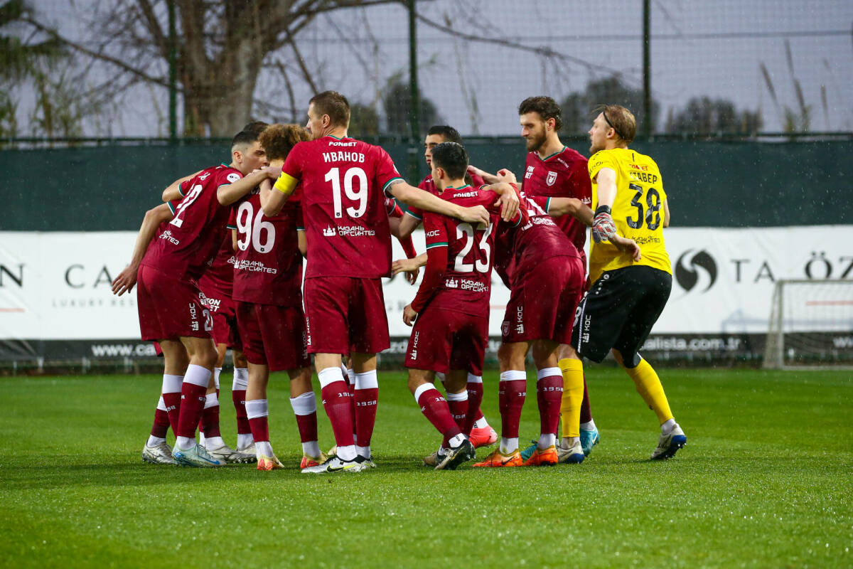 Игроки Рубина готовятся к началу матча