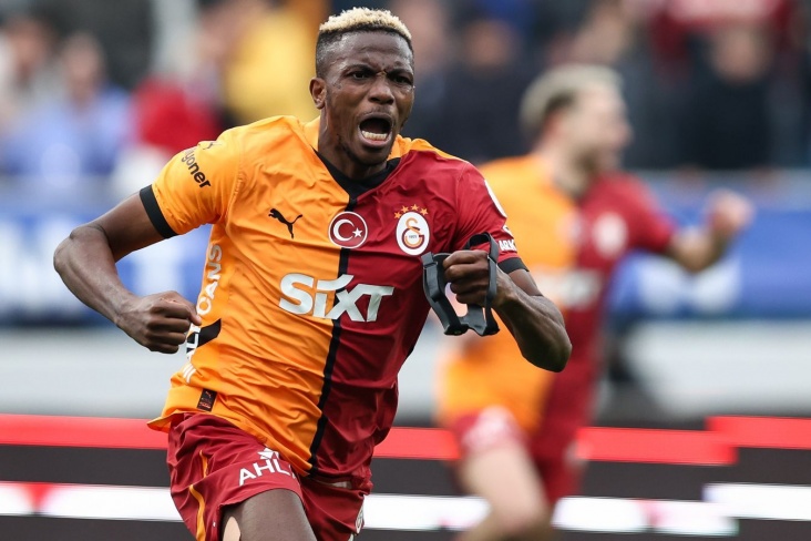 Осимхен празднует свой забитый гол