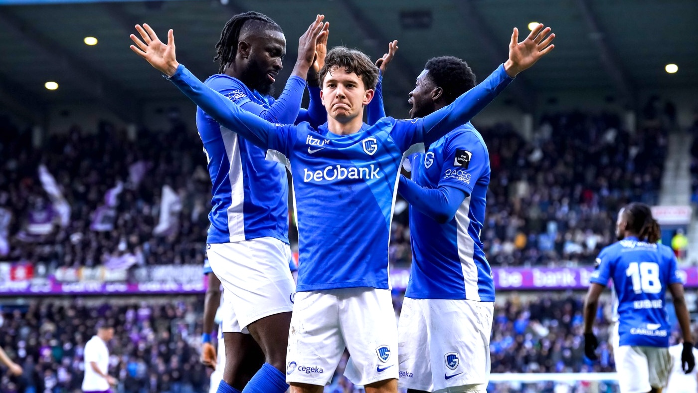 Игроки Генка празднуют забитый гол