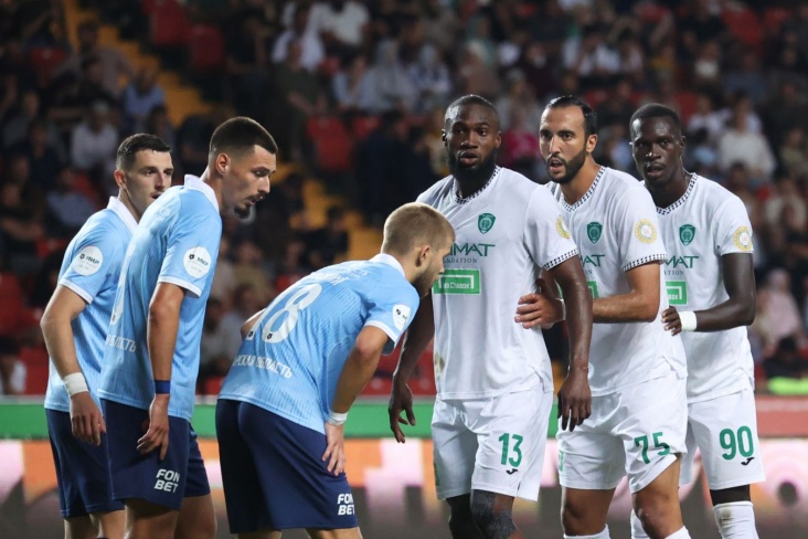 Подача стандарта в матче Крылья Советов - Ахмат