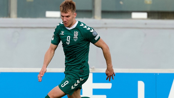 Игрок сборной Литвы в противостоянии с Мальтой