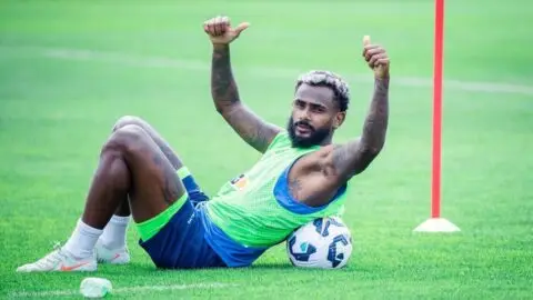 «Зенит» пролонгировал контракт с одним из лидеров...