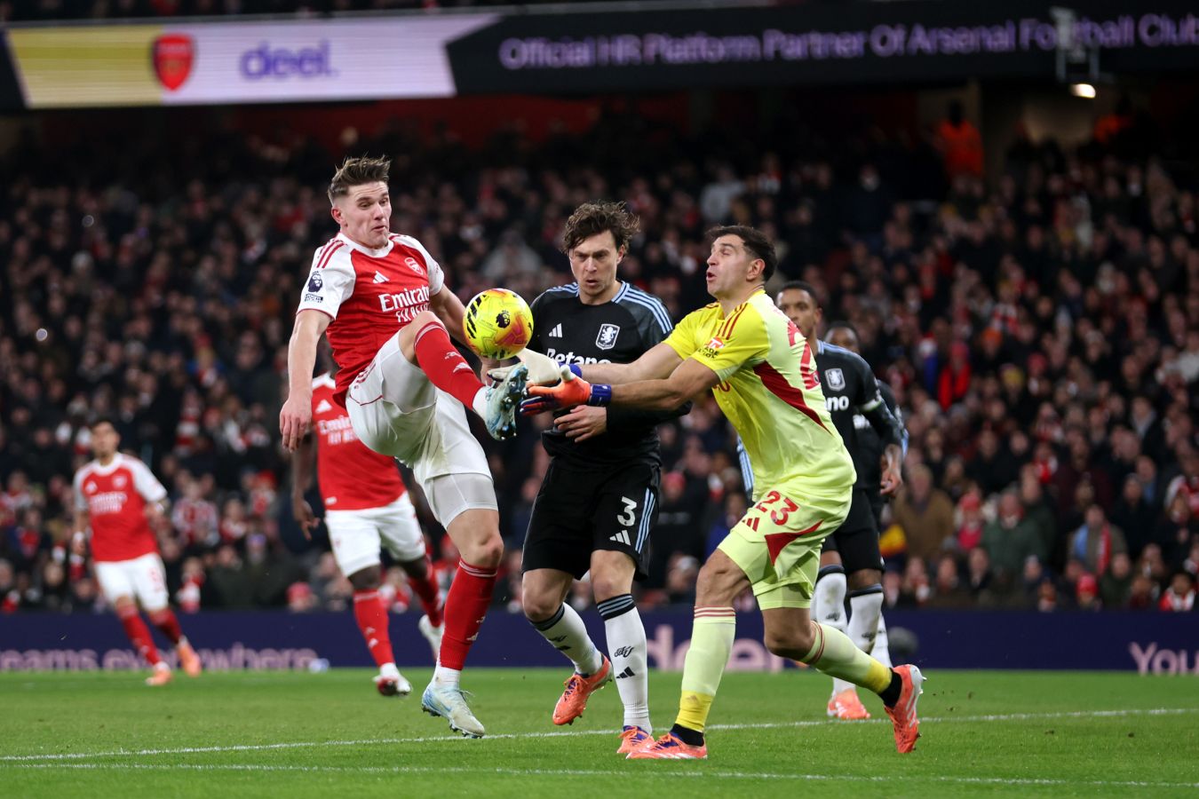 Матч между Астон Виллой и Арсеналом