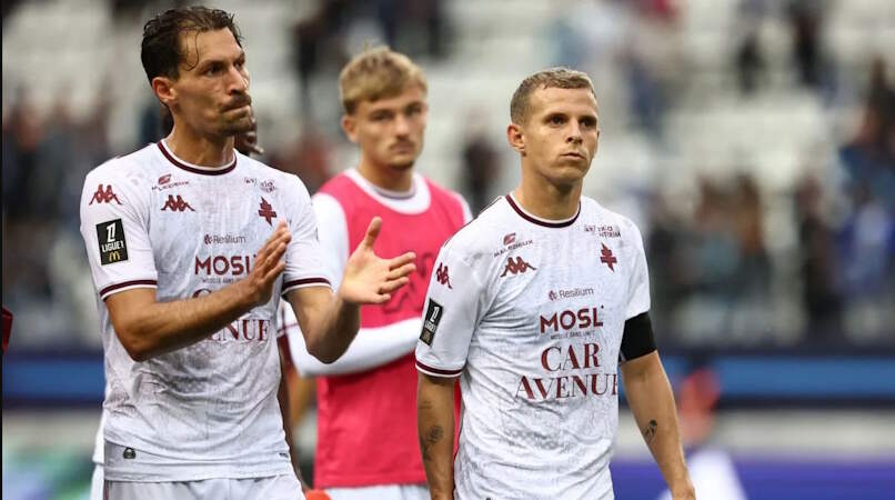 Игроки Меца благодарят своих болельщиков за поддержку