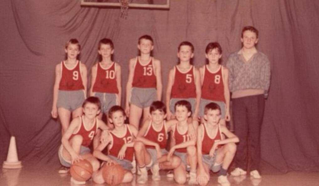 Юные годы. Первые тренировки, первые победы. Под номером 13 — в честь матери, которая играла под ним же.