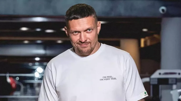 Усик намекнул, кто является очевидным фаворитом поединка Джошуа – Пол