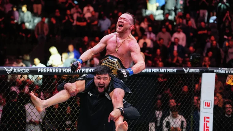 Сразу два чемпиона потеряли свои титулы на турнире UFC 323