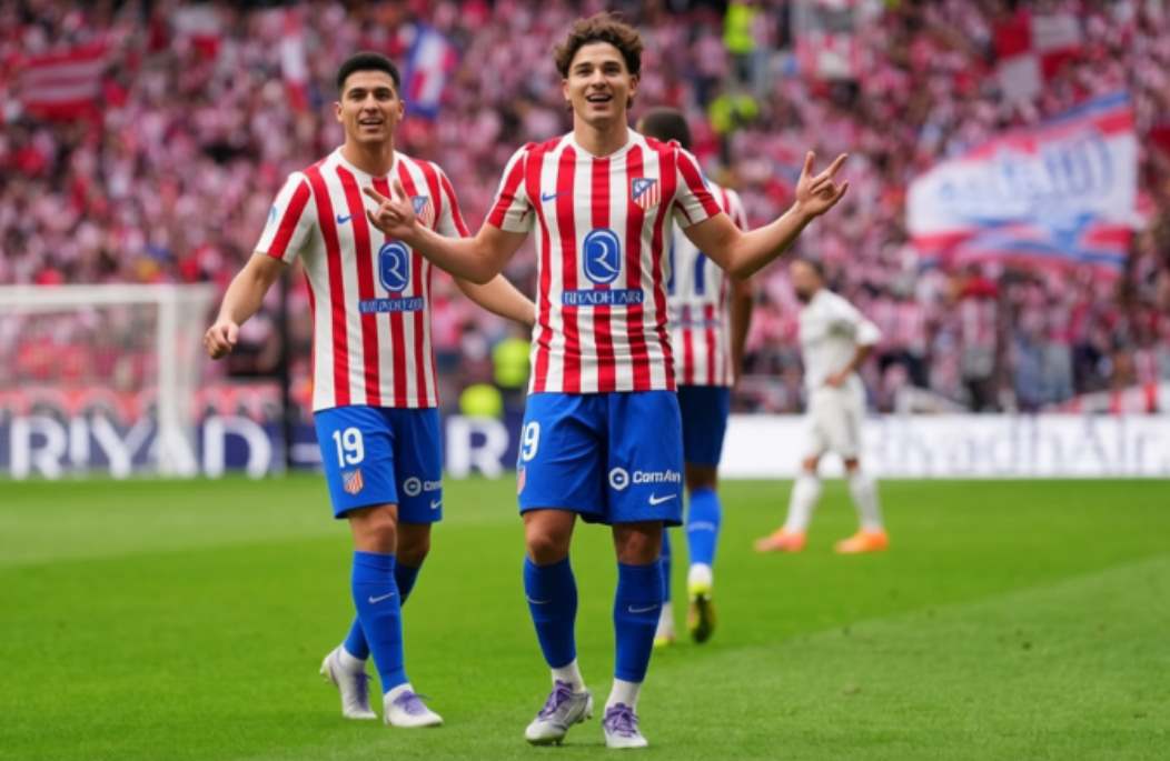 Игроки Атлетико празднуют гол