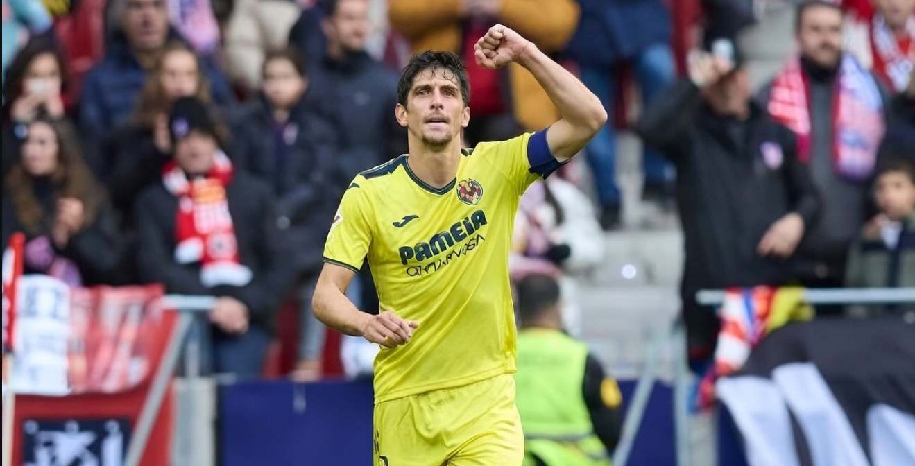 Игрок Вильярреала празднует гол