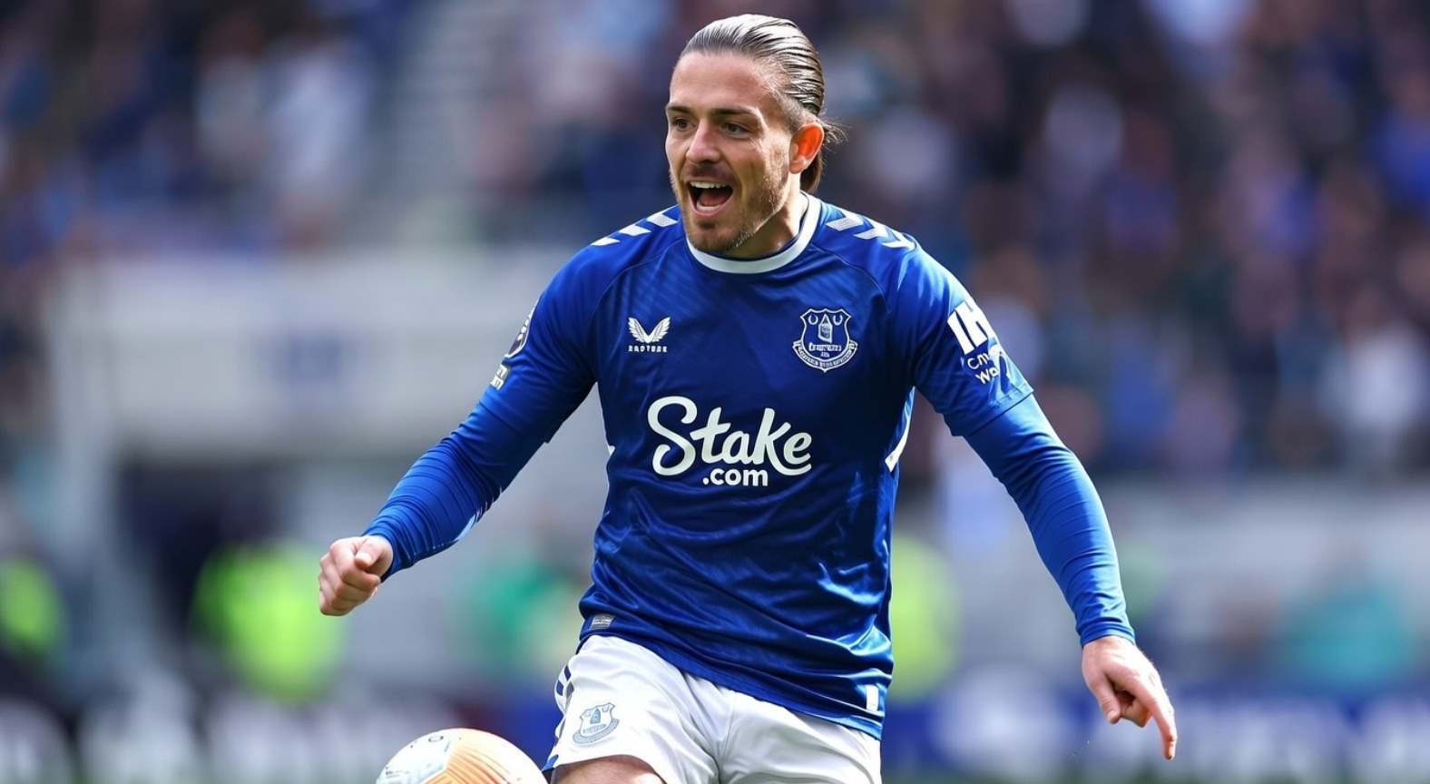 Грилиш празднует гол