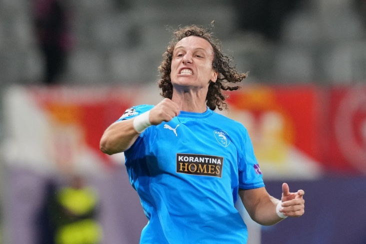 Давид Луиз празднует победу Пафоса