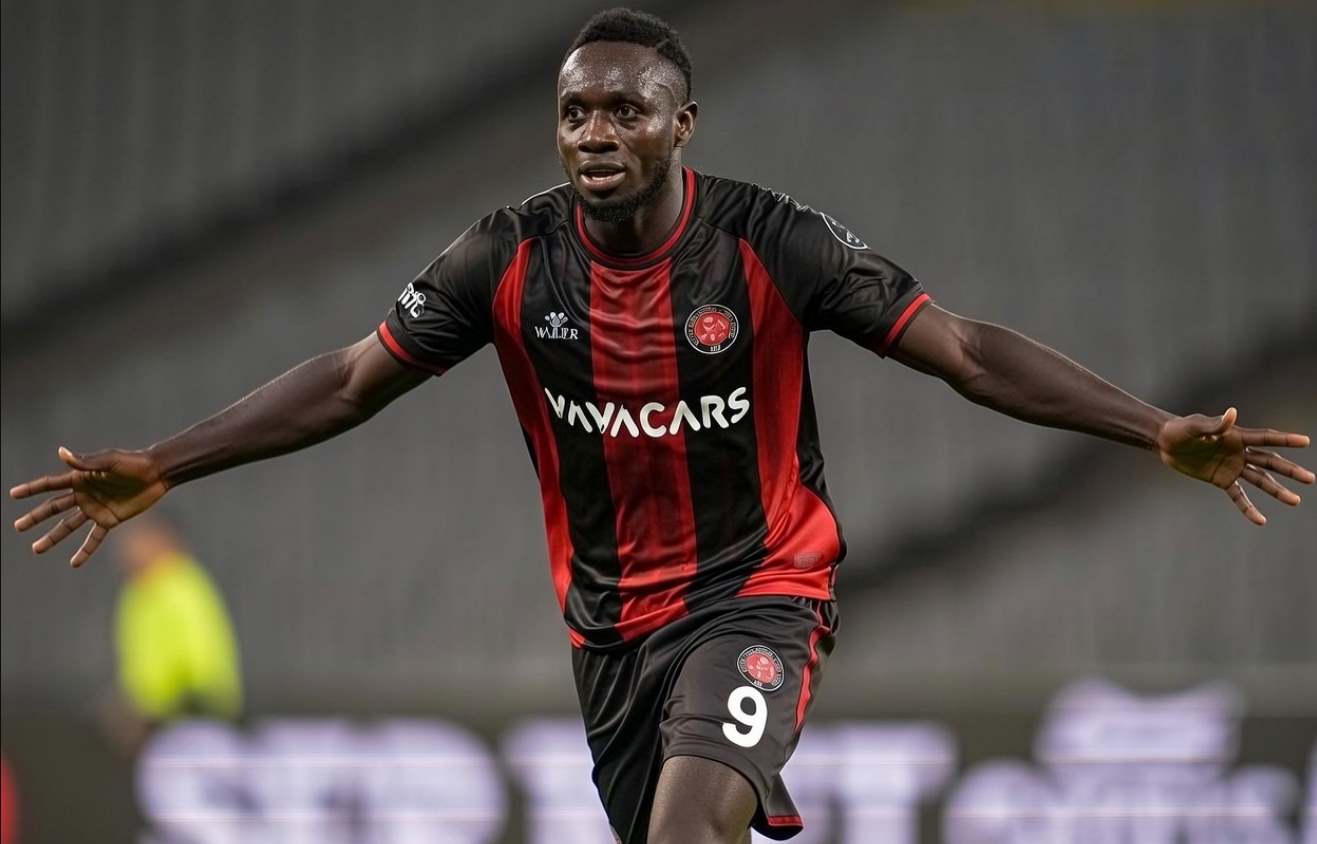 Игрок Карагюмрюка празднует забитый гол