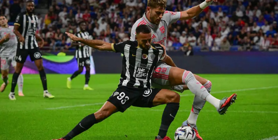 Матч между Анже и Лионом